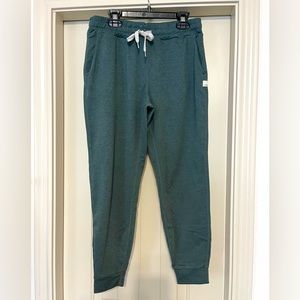 Vuori Women’s Performance Jogger size Small - Kelp